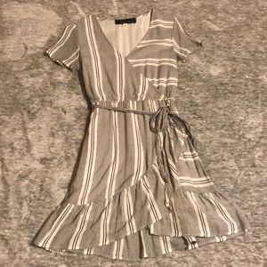🌟Gray and White Faux-Wrap Dress